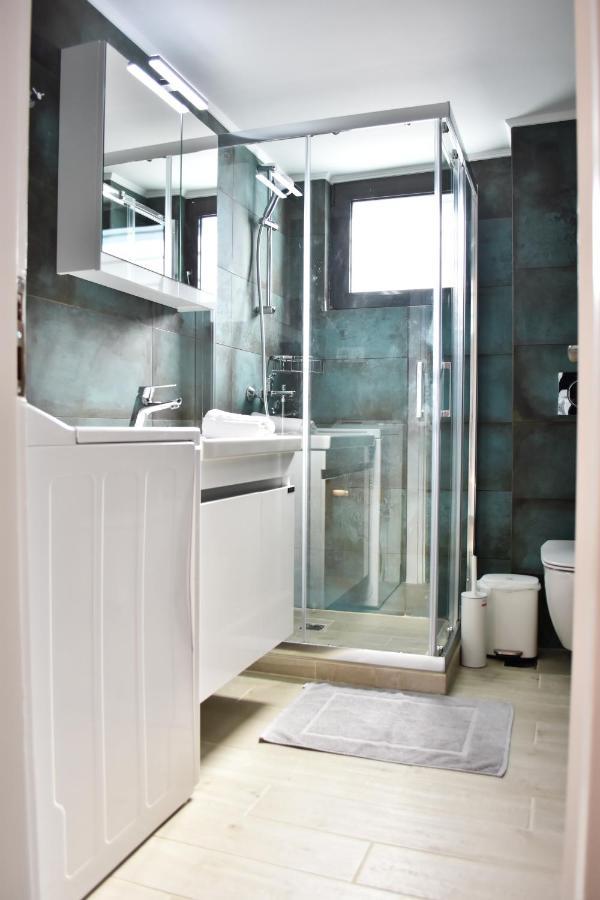 Βright Walled Designed Apt In Glyfada Center أثينا المظهر الخارجي الصورة
