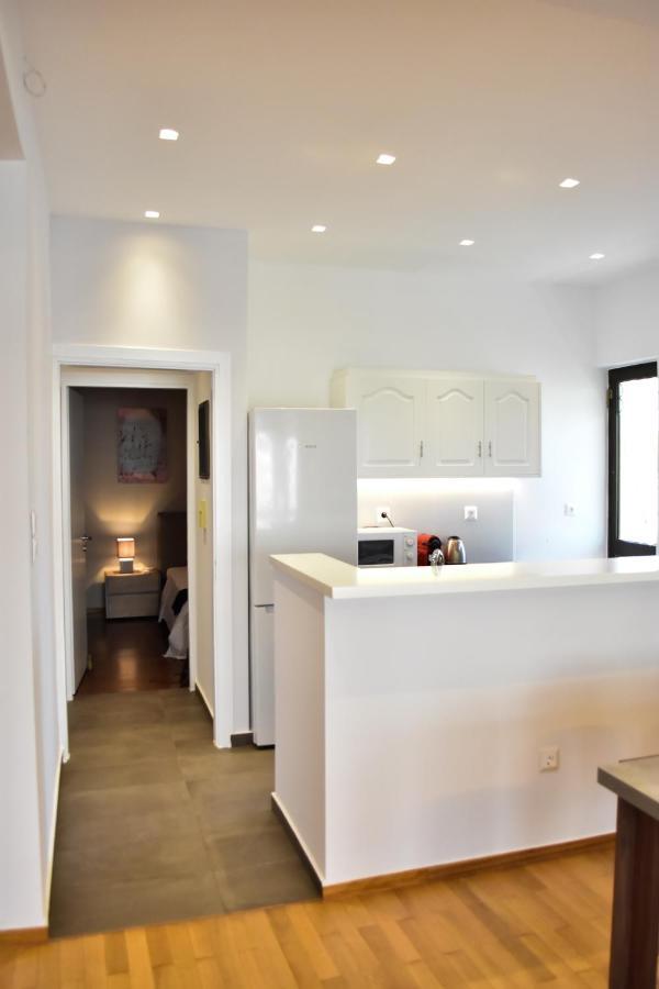 Βright Walled Designed Apt In Glyfada Center أثينا المظهر الخارجي الصورة