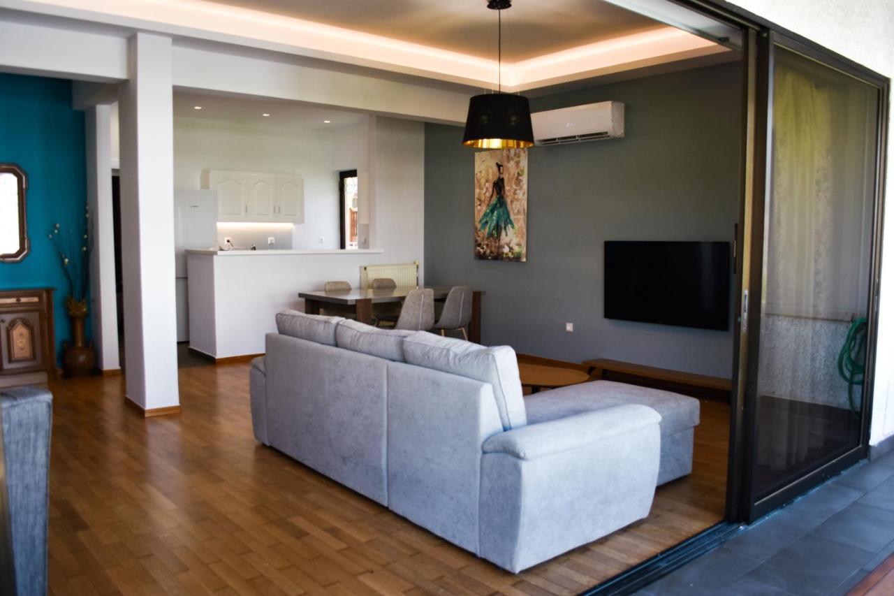 Βright Walled Designed Apt In Glyfada Center أثينا المظهر الخارجي الصورة
