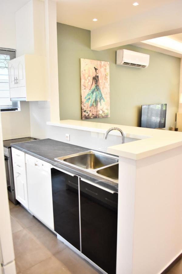 Βright Walled Designed Apt In Glyfada Center أثينا المظهر الخارجي الصورة