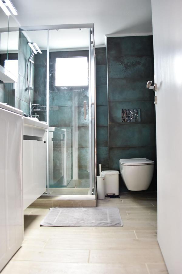 Βright Walled Designed Apt In Glyfada Center أثينا المظهر الخارجي الصورة