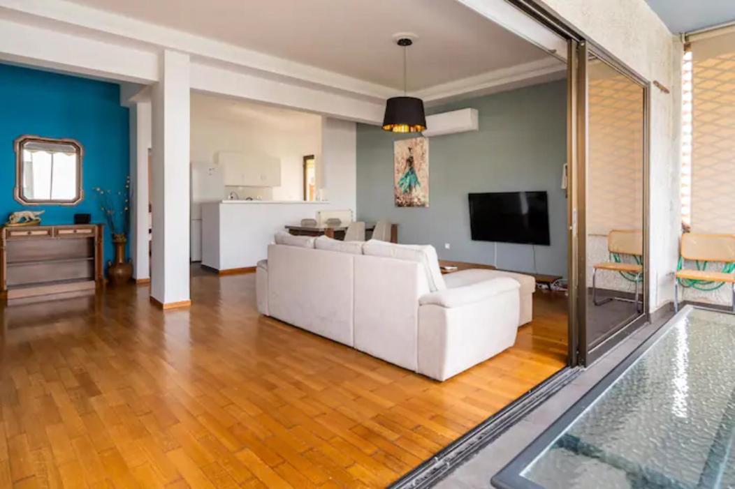 Βright Walled Designed Apt In Glyfada Center أثينا المظهر الخارجي الصورة