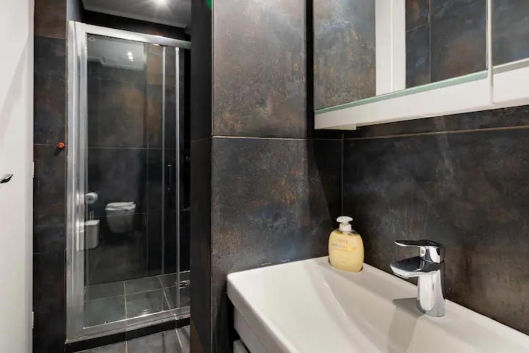 Βright Walled Designed Apt In Glyfada Center أثينا المظهر الخارجي الصورة