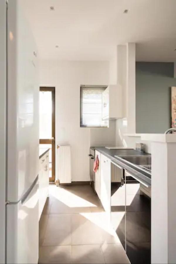 Βright Walled Designed Apt In Glyfada Center أثينا المظهر الخارجي الصورة
